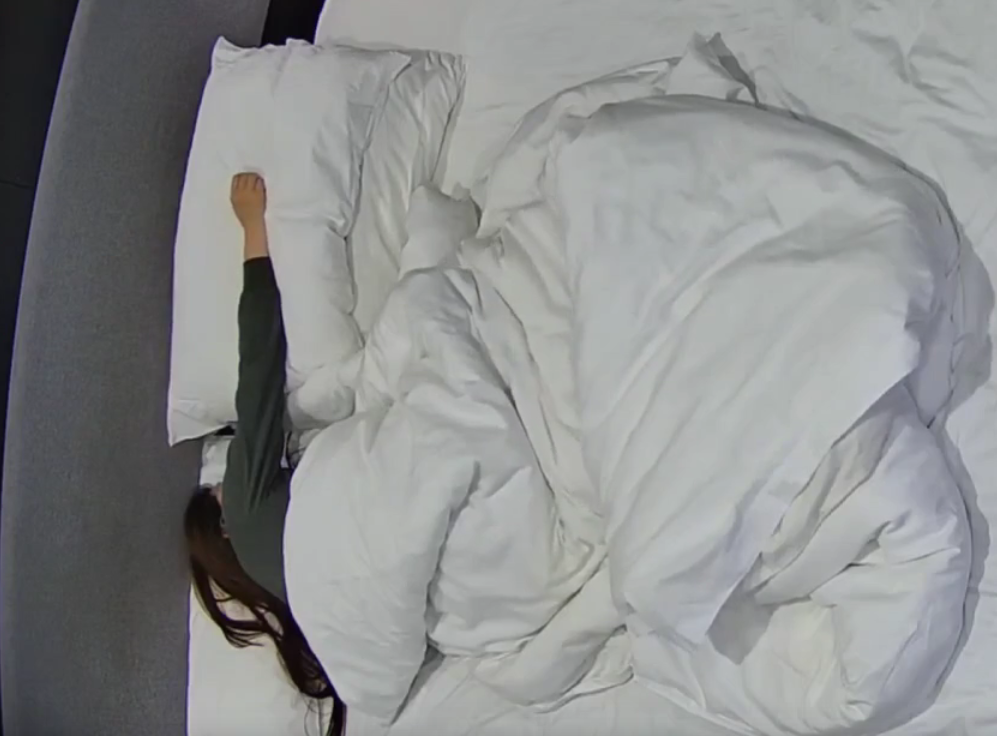 民宿酒店 1-11 良家少妇被老公在被窝舔逼 舒服得小嘴微张 男人舔完开操 实力也在线 扛腿猛冲怼逼怒射